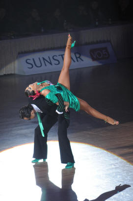 新井健伊稚・由紀子組